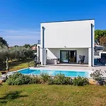 Aurora Iii Vila