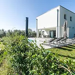 Aurora Iii Vila