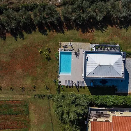 Vila Aurora Iii *